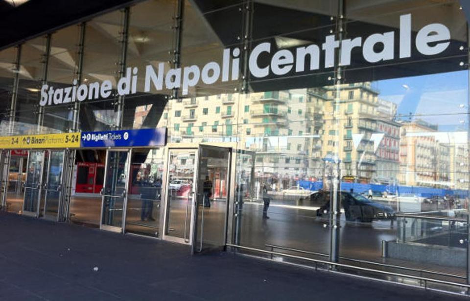 081 Stazione Centrale Home نابولي المظهر الخارجي الصورة